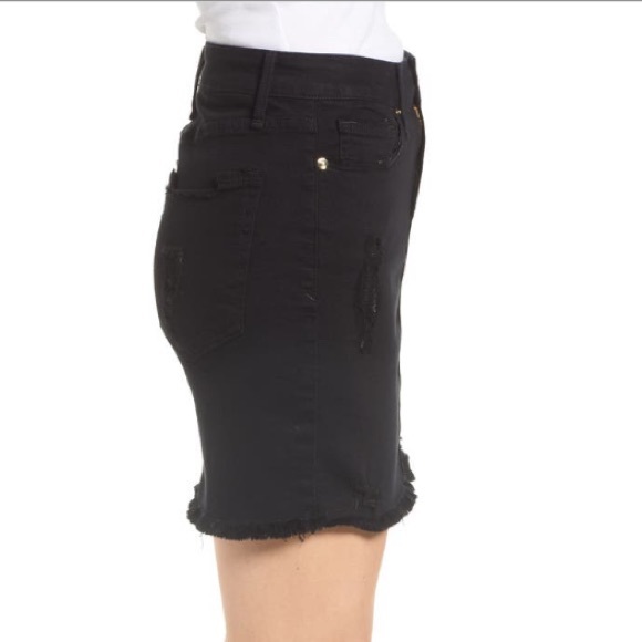Good American Black Distressed Raw Hem Denim Mini Skirt - Picture 4 of 7